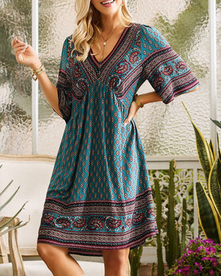 Kleid mit V-Ausschnitt und Boho-Blumendruck