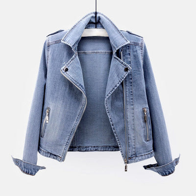 ZEITLOSE JEANSJACKE VON TIFFANY