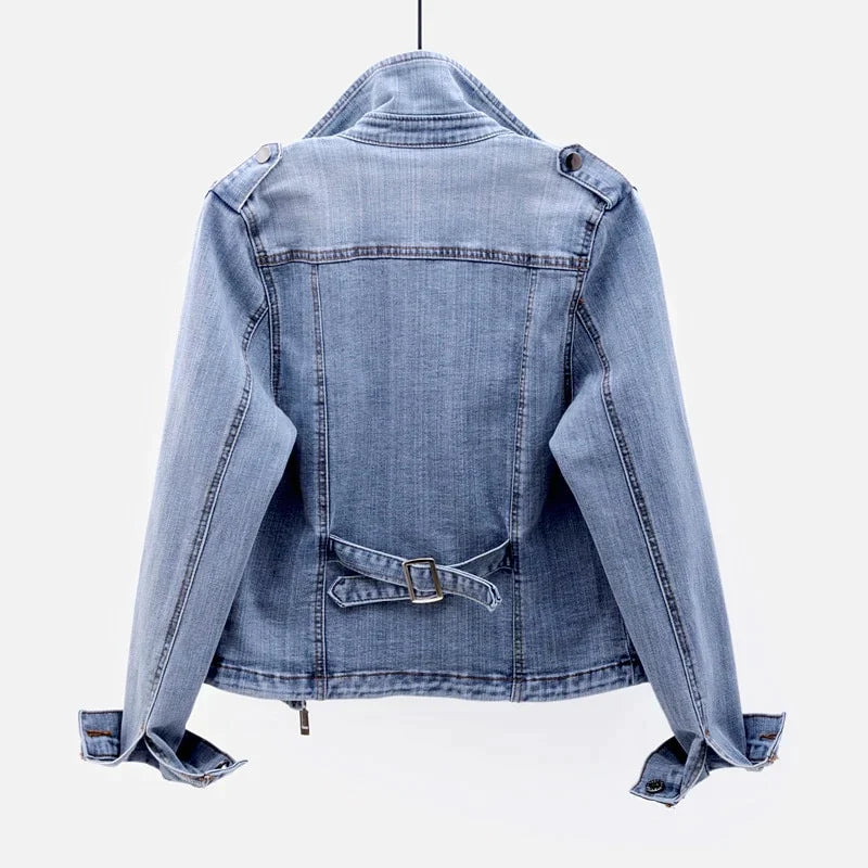 ZEITLOSE JEANSJACKE VON TIFFANY