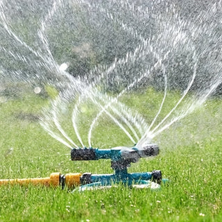 Automatisch rotierender Garten-Sprinkler: Mühelose Rasenpflege!