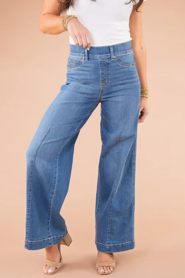 Jeans mit weitem Bein und gesäumter Front