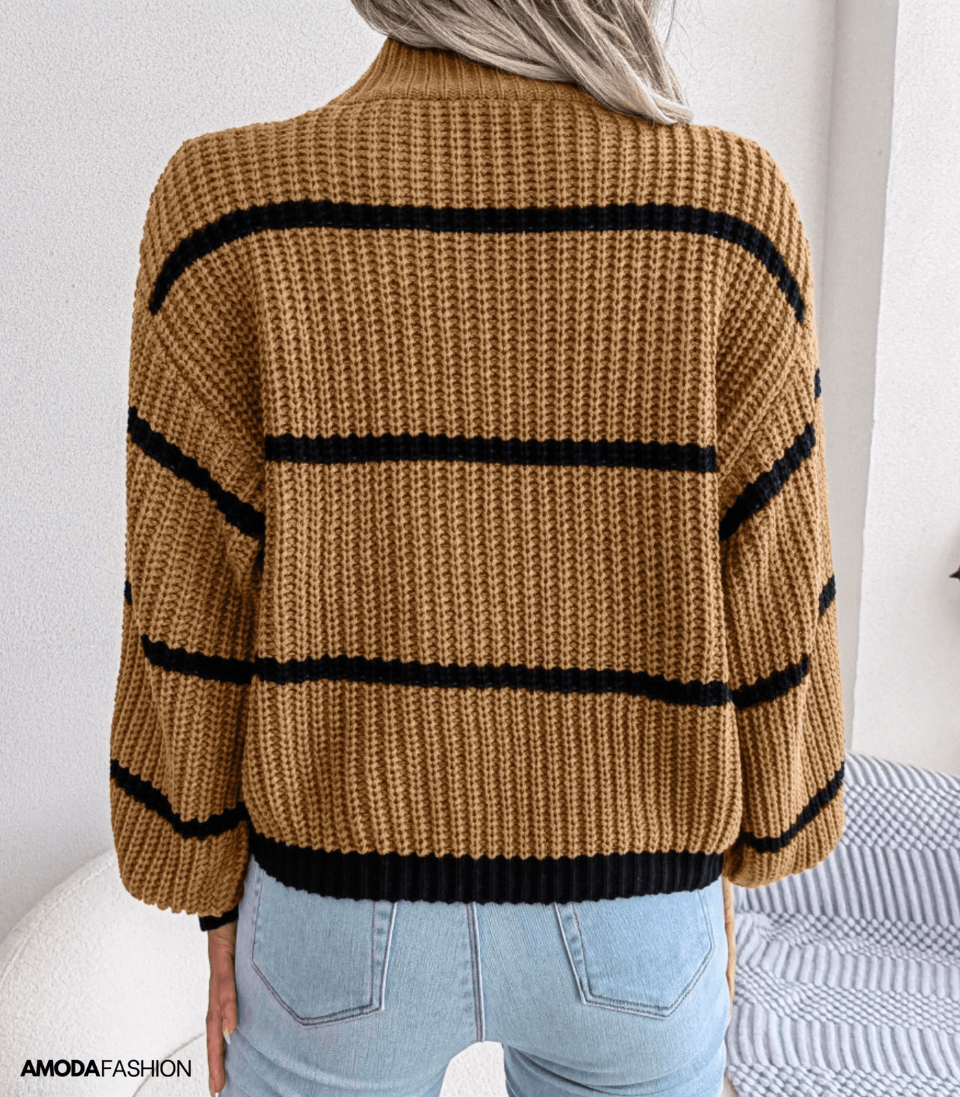 Gestreifter Rollkragenpullover mit langen Ärmeln, gestrickt