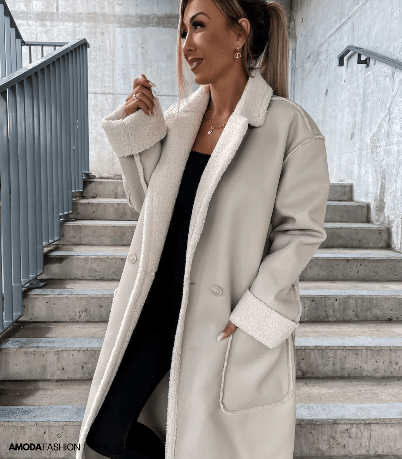 Jacke aus Leder und Fleece zum Schnüren